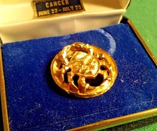 CANCER Astrological Sign SWANK Gold-Tone Pin / Tie-Tack Unused in Case Nice Gift