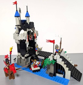 LEGO 6078 Skeleton Tower + 6044 Royal King's Carriage Minifigs Dragon Knight