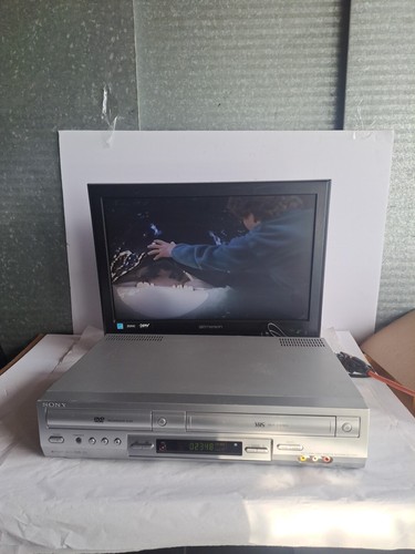 Sony SLV-D201P DVD Player & VHS Video Cassette Recorder Combo - Picture 2 of 17