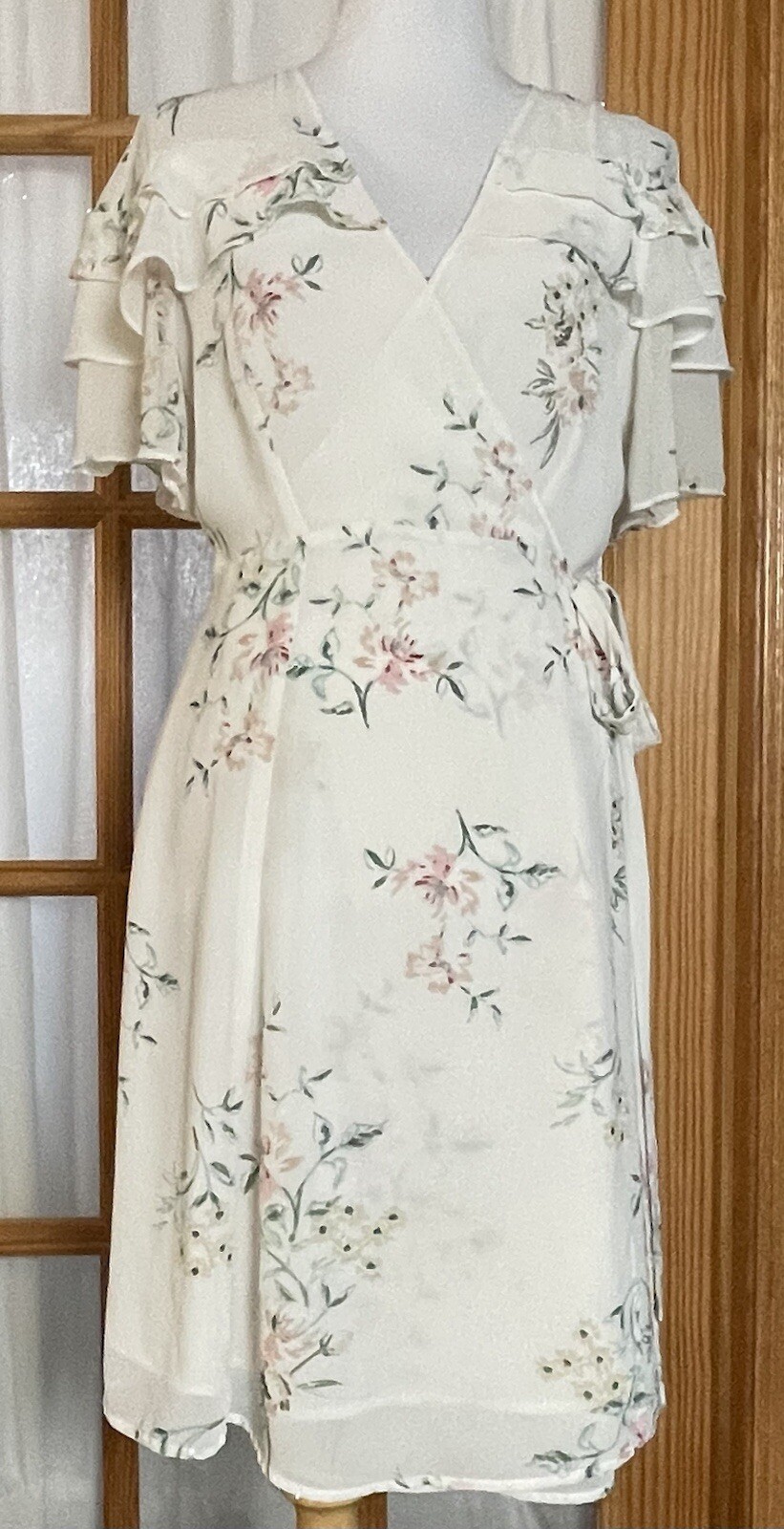ASTR Women's Wrap Dress Sz L White Floral Chiffon Short Sleeves