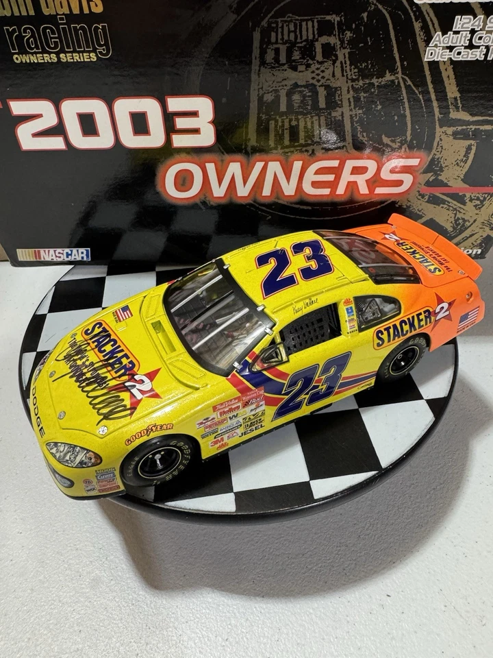 RARO* Autografiado Kenny Wallace #23 Apilador 2 2003 Equipo Calibre 1/24 Diecast Foto 4 de 4