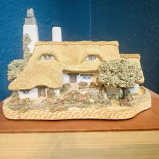 Vintage 1987 David Winter Orchard Cottage from The West Country Collection