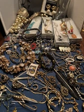 Antique Vintage Junk Drawer Jewelry Estate Sale Find Lot Q-52