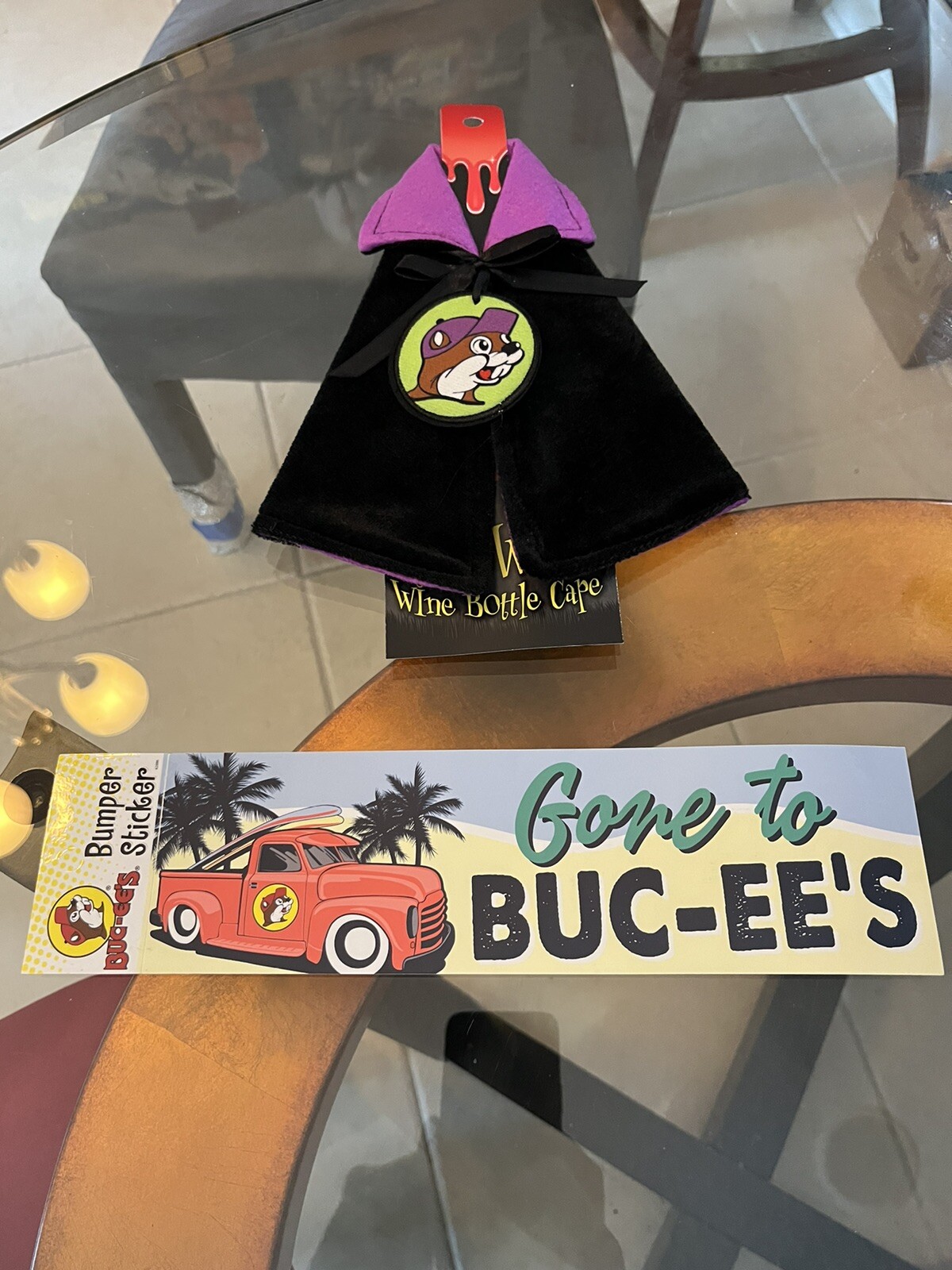 Buc-ee’s Vampire Halloween Wine Bottle Cape 2023 New With Tag W/ Bumper Sticker