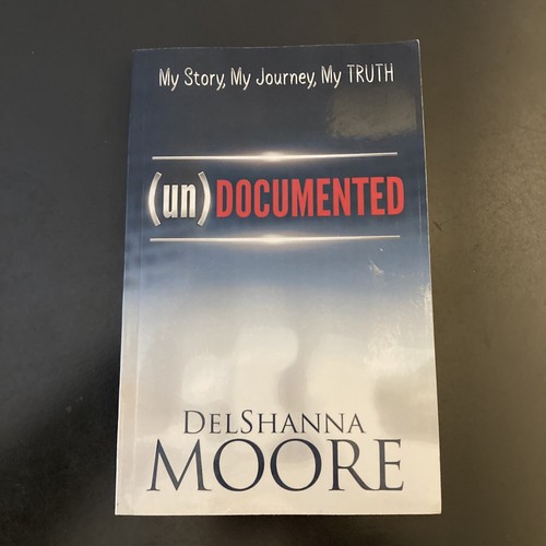 (un)Documented by DelShanna Moore - Imagen 1 de 2