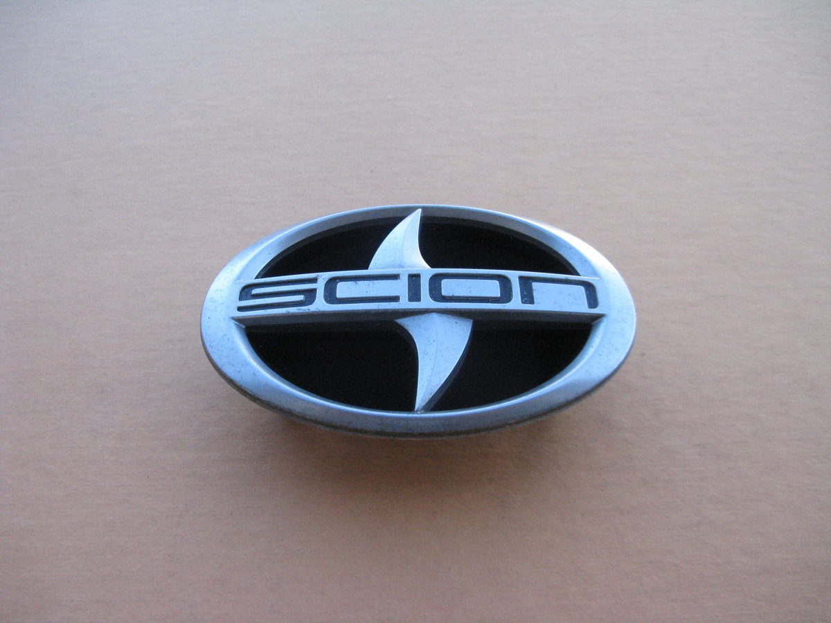 2006 06 SCION XA FRONT GRILLE EMBLEM LOGO BADGE SIGN SYMBOL 75311