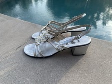 Vintage 60 s Amalfi by Rangoni Silver Beaded Mod Block Heel Sandals-Sz. 9M