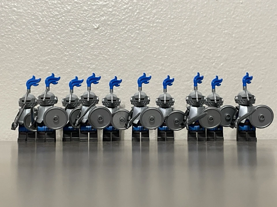 10 Lego Black Falcon Knight Minifigures - Image 2 of 4