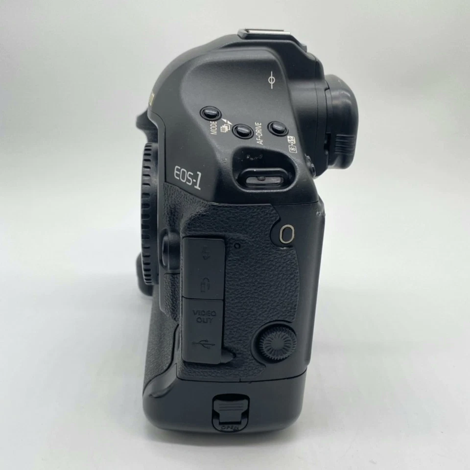 Canon EOS 1Ds Mark III Digital DSLR Camera Body only English Language Viewfinder - Image 3 of 4