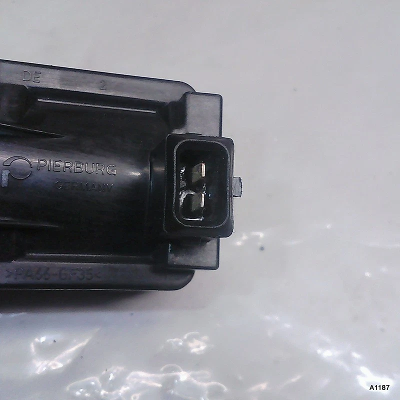 Válvula desviadora turbocompresor original BMW 2011-2016 335i 335is 335i xDrive 335i GT Foto 3 de 4