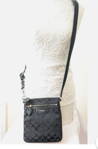 Coach Penelope borsa a tracolla fodera viola borsa a tracolla nera usata in ottime condizioni