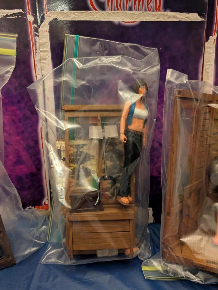 Lote de 4 figuras de acción Charmed Series 1 Piper Phoebe Paige Belthazor SOTA 2004 Foto 4 de 4