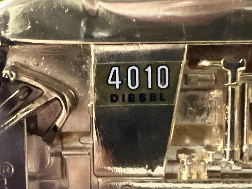 Tractor diésel John Deere 4010 1960 1/16 frente estrecho Prestige dorado 1 de 800 Foto 3 de 4