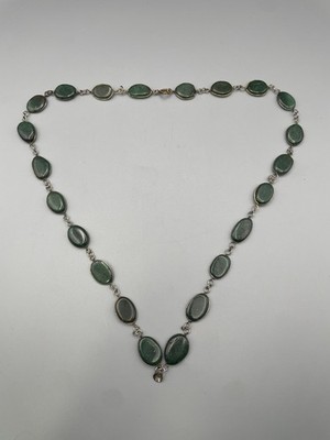 Elegantes Vintage-Collier aus Jade   klassischer Schmuck mit zeitlosem Charme