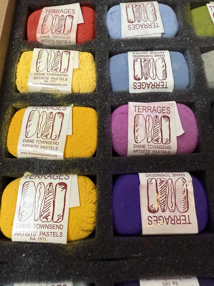 DIANE TOWNSEND TERRAGES PASTELES DE ARTISTAS (juego de 24) Nuevo (caja 169-192) Foto 3 de 4