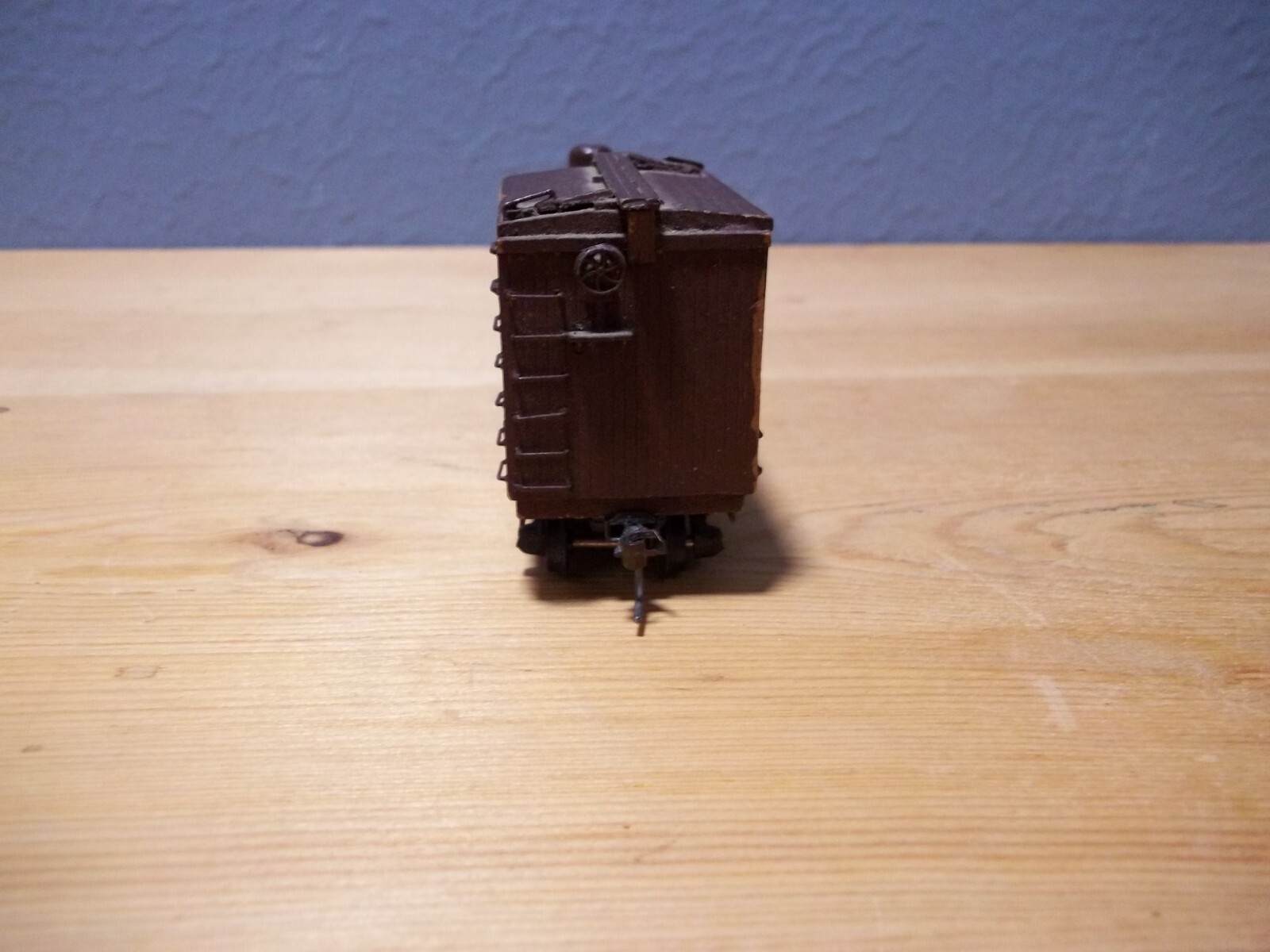 HO Gauge Model Railroad Track Cleaning Car W/Tool House & Tank Kadee