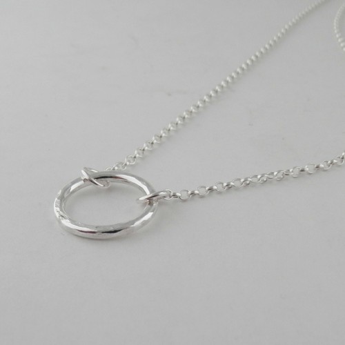 Colgante Círculo de Plata Esterlina Hecho a Mano Acabado de Martillos Amor Infinito Amistad - Imagen 11 de 12