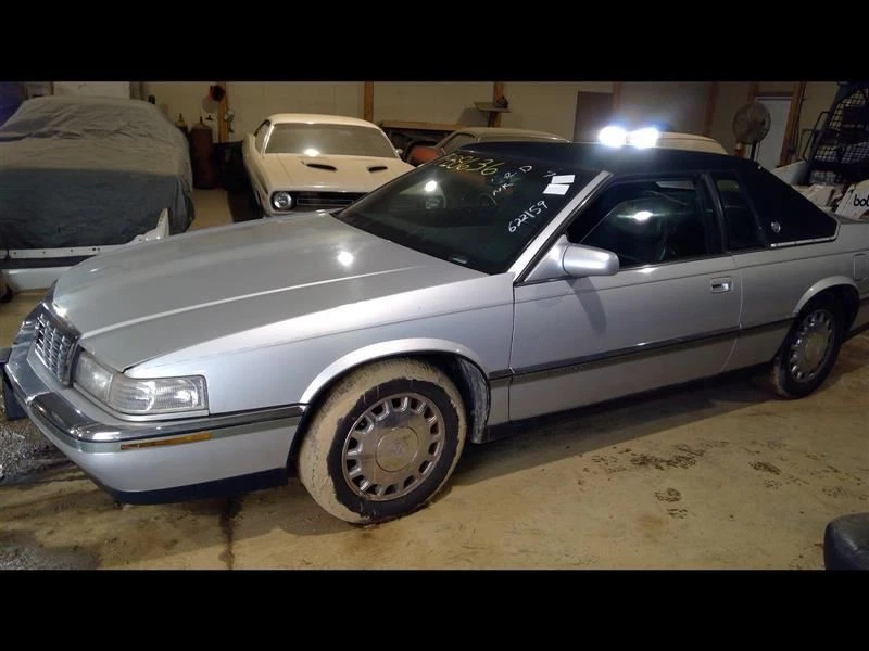 Reposacabezas delantero pasajero ELDORADO 1994 negro 358141 Foto 4 de 4