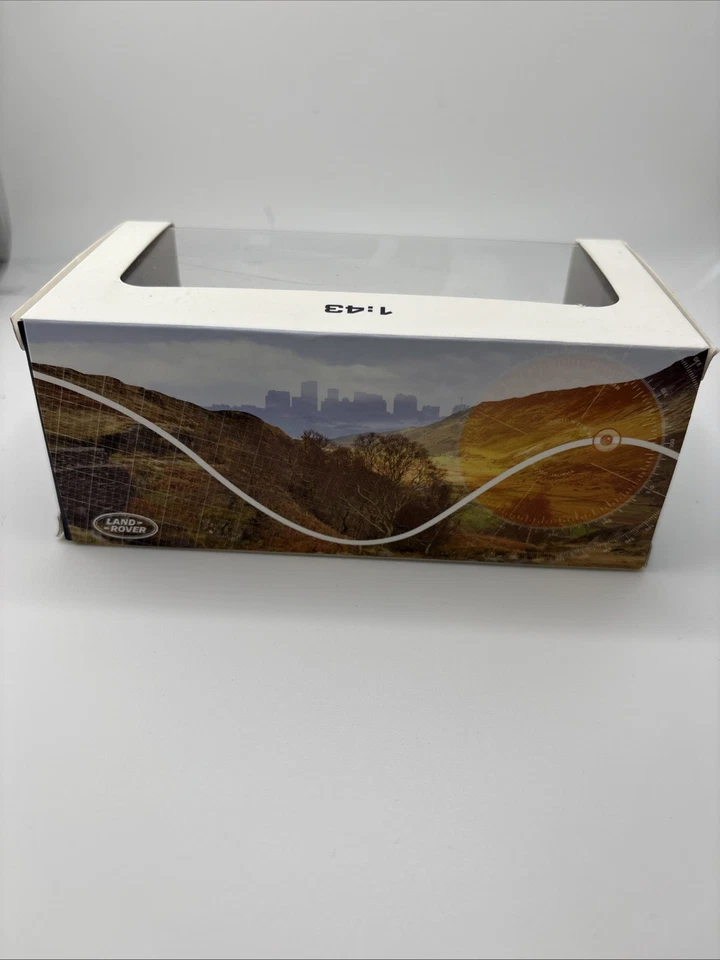 Range Rover Evoque 3 Door Fuji White 1:43 Scale Dealer Model Car by IXO Models  - Image 2 of 4