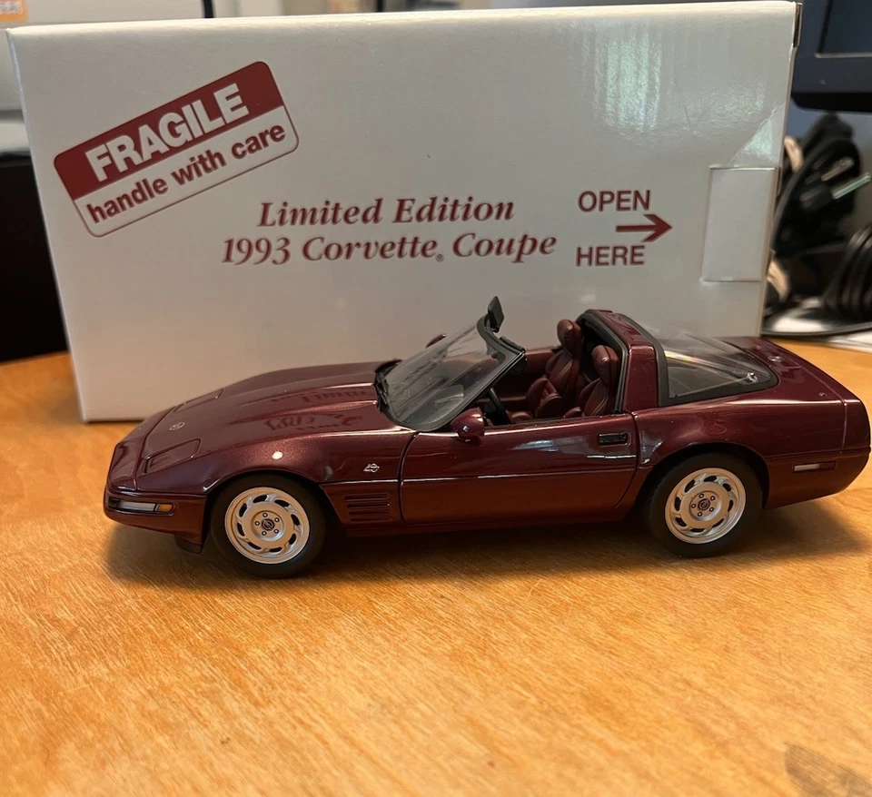 Danbury Mint 1993 Corvette Coupe 限量版 1:24 — 第 4/4 张图片