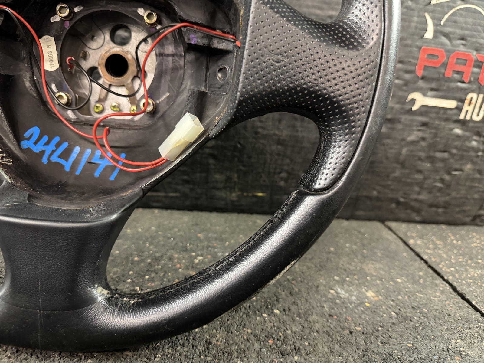 02-06 MASERATI SPYDER BLACK LEATHER WRAPPED STEERING WHEEL