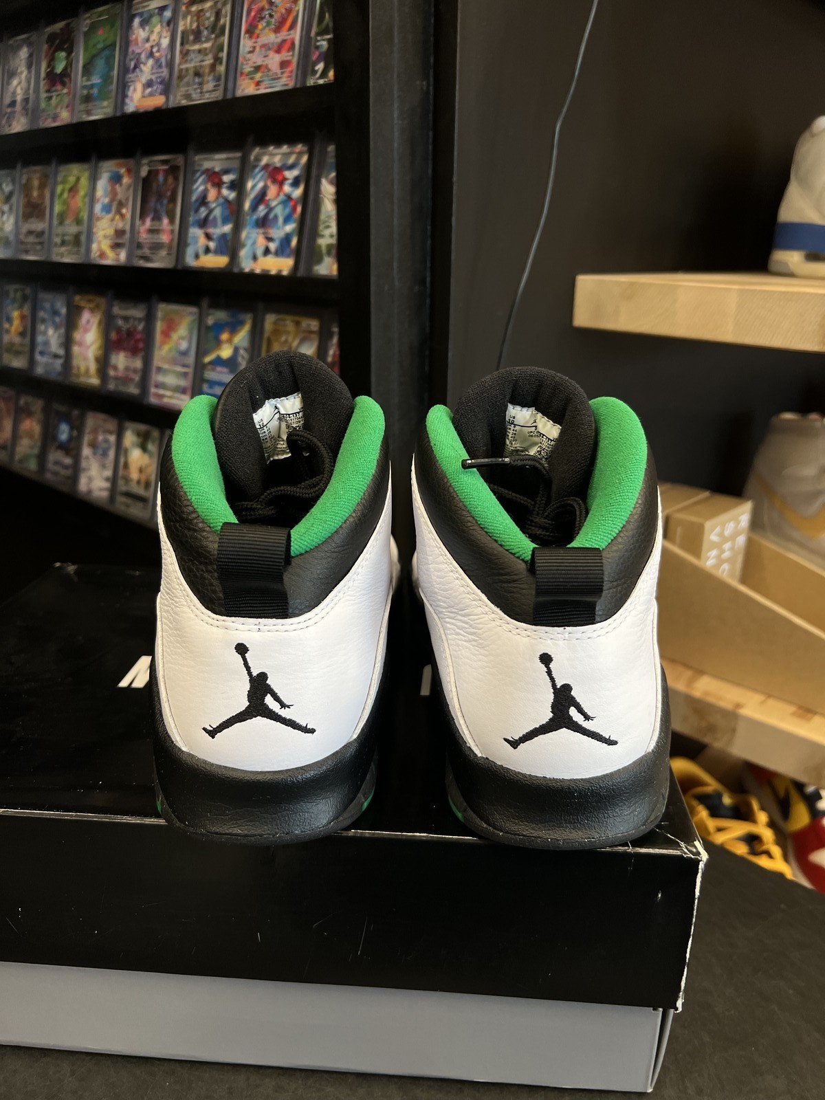 Jordan 10 Retro Seattle Size 10, PREOWNED
