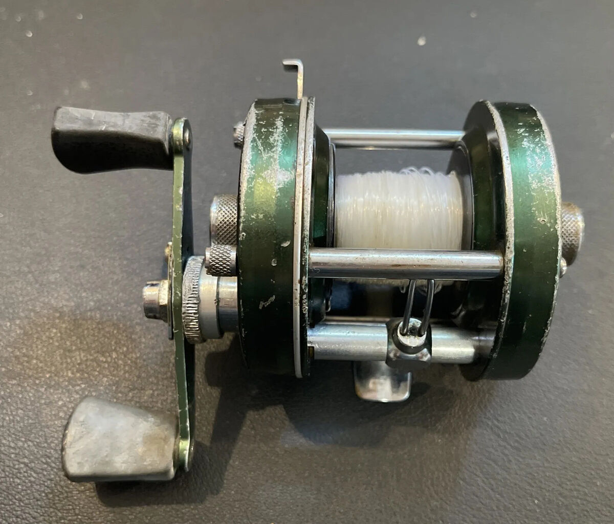 Abu Garcia Ambassadeur 5500D Green Fishing Reel, Foot Abu Garcia Ambassadeur 5500D Green Fishing Reel, Foot
