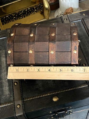 Small Vintage Wood Pirate Treasure Chest Jewelry Box with Rings Gold MCM - Picture 6 of 8