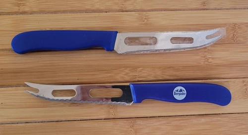 BERGADER * KÄSEMESSER * NEU + OVP * Klingenschutz * 22 cm Länge * Käse Messer