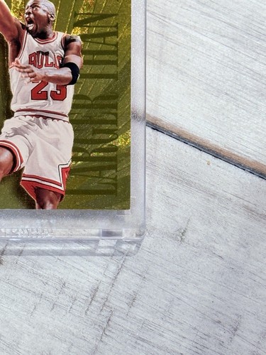 1995-96 SkyBox Premium Michael Jordan “Larger Than Life” Gold Foil🔥Must See!🔥 - 第 4/11 張圖片