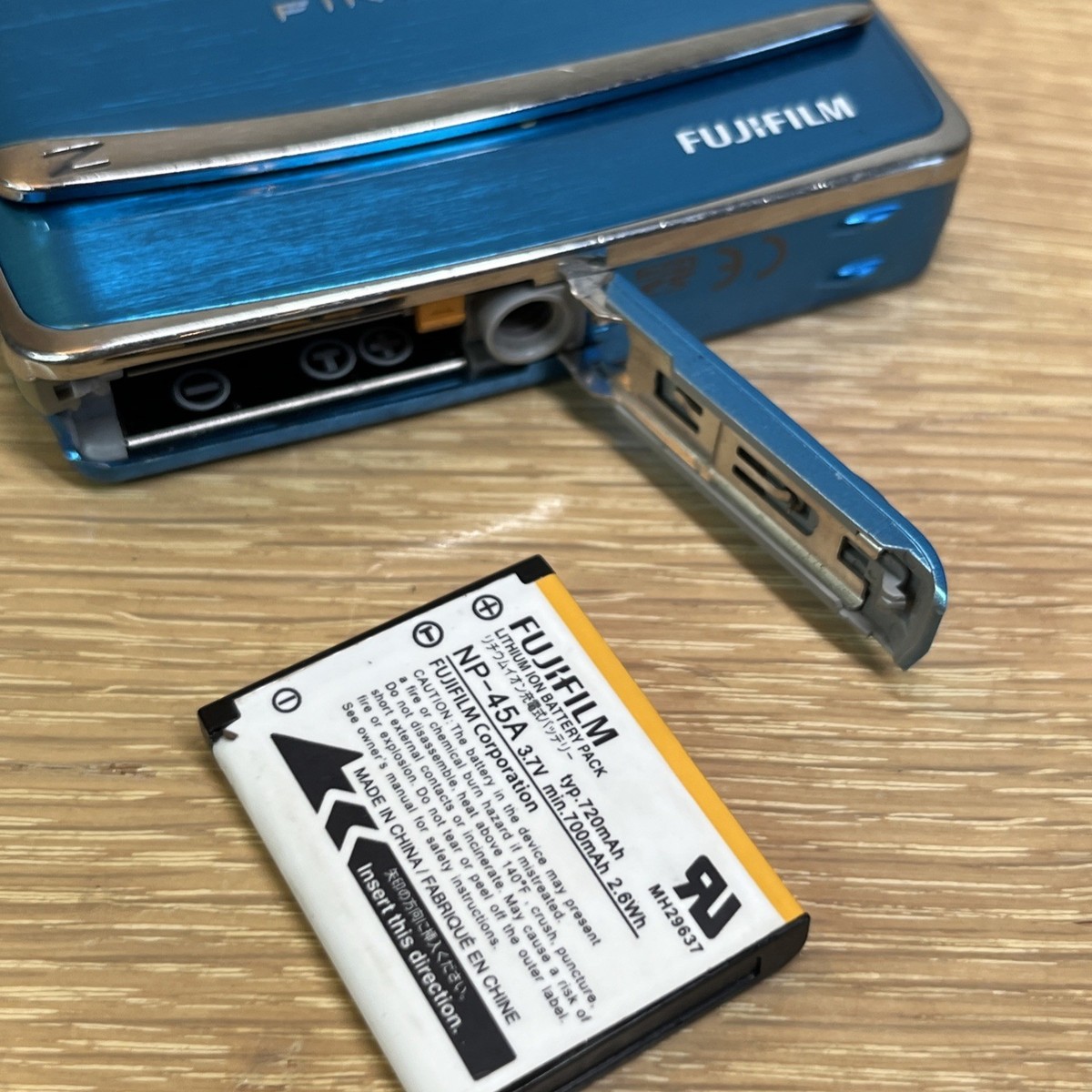 【WR】富士フィルム FUJIFILM FINEPIX z70 ※電池フタ難あり WR】富士フィルム FUJIFILM FINEPIX z70 ※電池フタ難あり - メルカリ