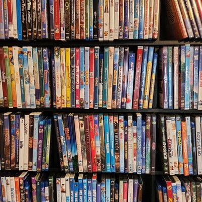 Huge lot of Animated Movies Disney DreamWorks Cartoons DVD Movie W Case Lot T-Z