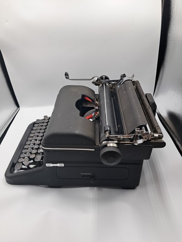 Macchina da scrivere ROYAL MAGIC MARGIN touch control tasti vetro vintage anni 40 - Foto 12 di 16