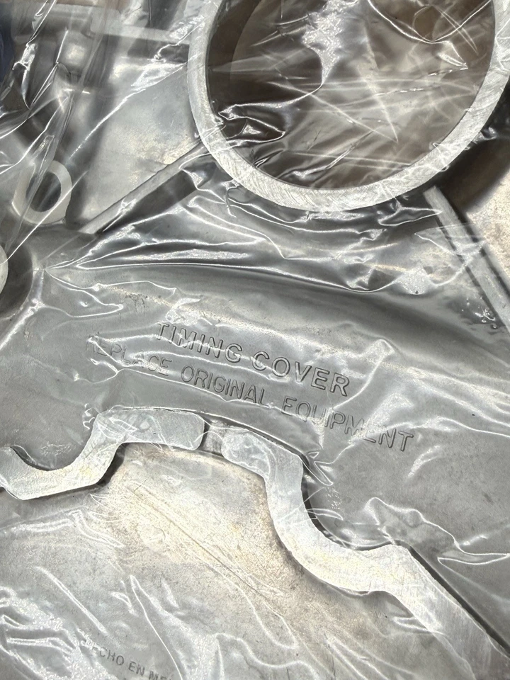 Cubierta de distribución del motor Edelbrock para Ford F-150 1985 Foto 3 de 4