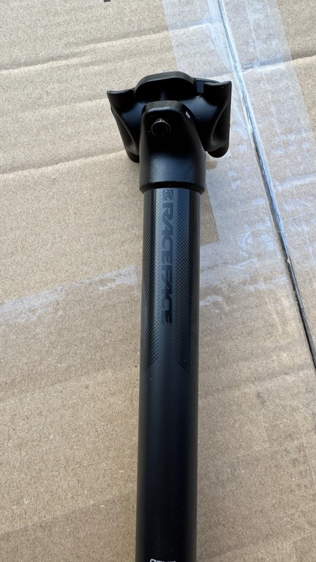 Race Face Next Stealth Carbon Seatpost - Stealth / 27.2mm / 400mm