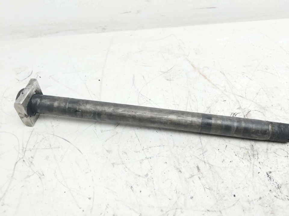 Eje de rueda trasera Kawasaki ZZR 600 06 Foto 3 de 4