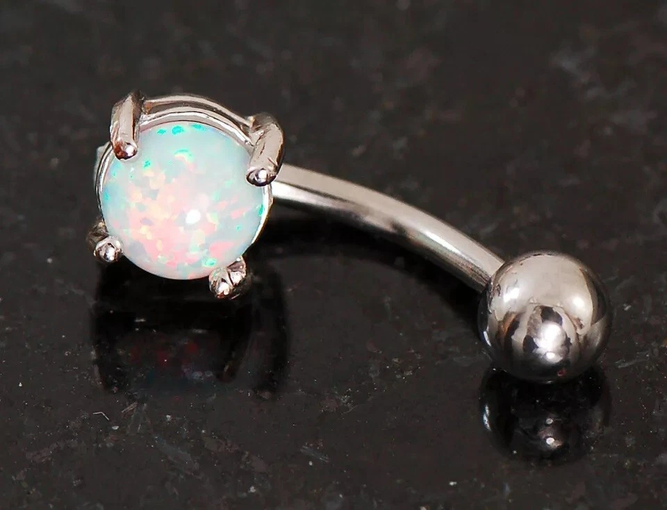 Anillo ombligo de 0,50 quilates corte redondo creado en laboratorio ópalo para mujer enchapado en oro blanco de 14 quilates Foto 4 de 4