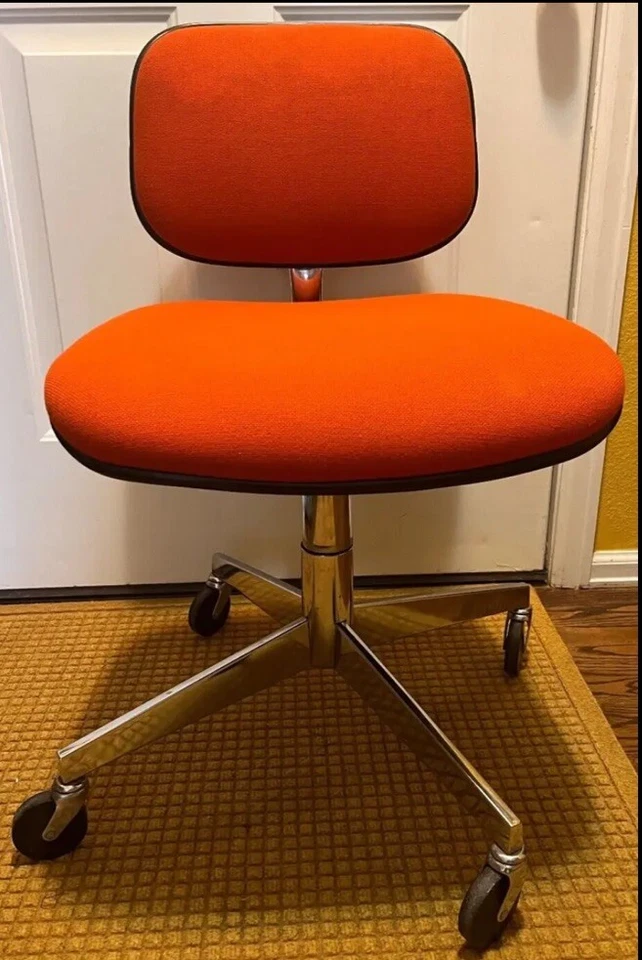 Silla de oficina giratoria enrollable moderna de mediados de siglo Steelcase naranja cromada vintage Foto 2 de 4