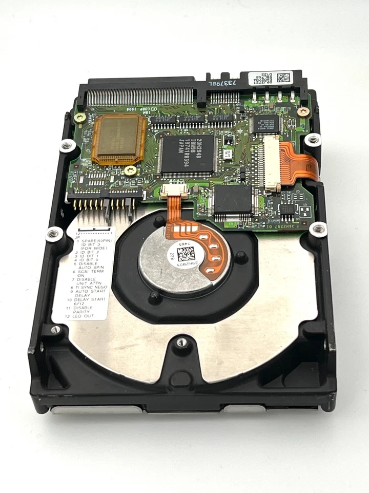 HARD DISK 4,3 GB 3,5" IBM DCAS 34330 Ultra-Wide SCSI 68pin - Immagine 2 di 2
