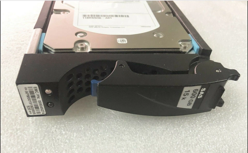 NEW EMC 005049274 005049677 005049675 600GB 3.5" SAS 15K V3-VS15-600 HARD DRIVE - Image 2 of 2