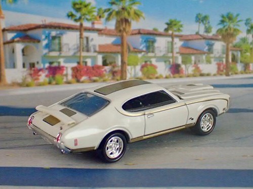 1969 Hurst Olds 442 w/Rocket 455 H.O. Rocket V8 Muscle Car 1/64 Scale Ltd Edit C - Picture 4 of 5