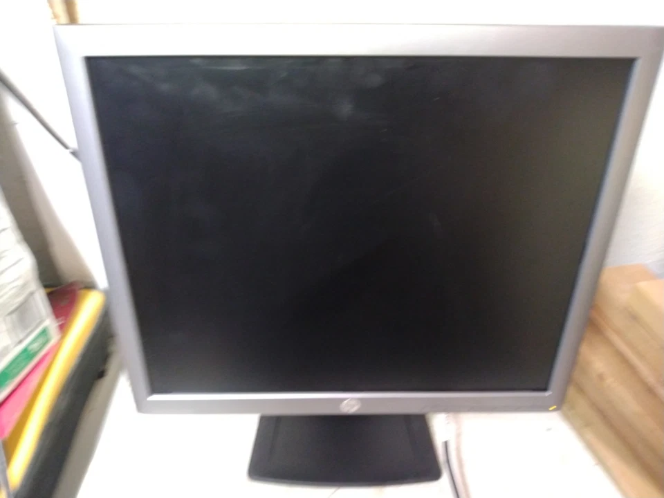 HP EliteDisplay E190i 18.9" LED Backlit LCD Monitor - Black - Image 2 of 3