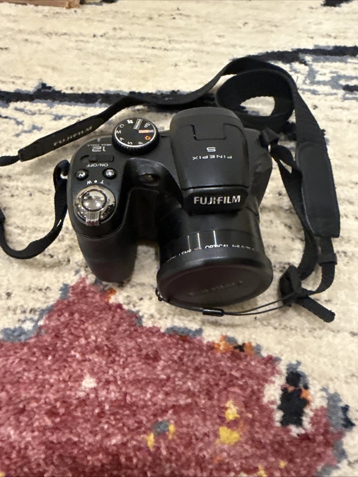 Fujifilm FinePix S1600, photo 1 of 5