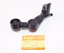 OEM 1980 SUZUKI DR400 FRAME FRONT RH FOOT REST STAND BRACKET MOUNT 43510-37201