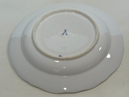 Vintage Meissen Blue Onion Scalloped Germany Salad Plate, 8 1/8" Diameter - Picture 3 of 6