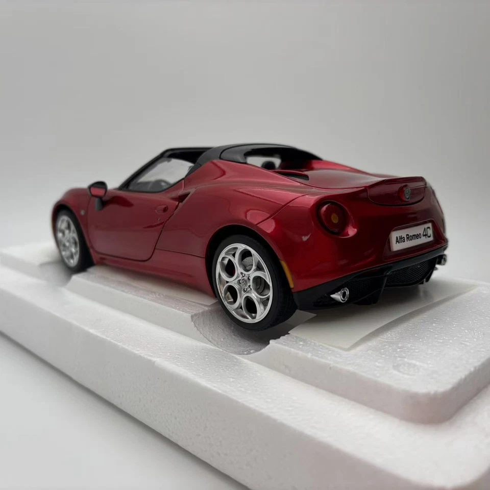 Autoart 1:18 Alfa Romeo 4C Rojo 2 puertas techo desmontable aleación modelo coche Foto 2 de 4