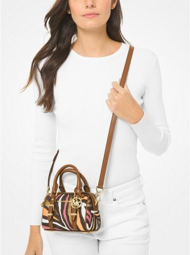 Bandolera Michael Kors Bedford Legacy Pequeña (MINI) Metálica Logotipo Cebra Lona - Imagen 3 de 12