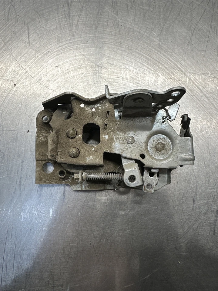 1997-2002 Chevrolet C6500 Kodiak GMC Topkick Front Left Door Latch Assembly - Изображение 2 из 4