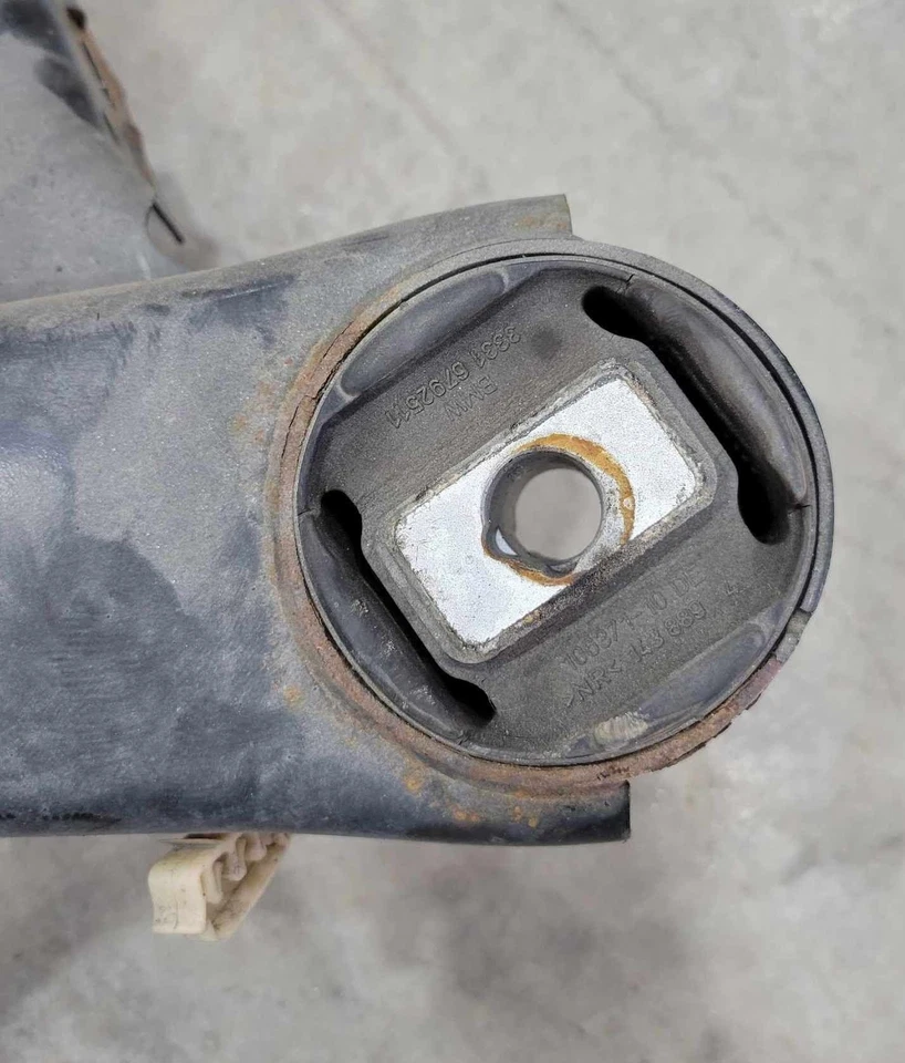 Subchasis travesaño trasero BMW compatible con 328i 330i 428i 430i OEM 33306851657 Foto 3 de 4