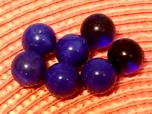 Lot Of 23 Vintage Glass Marbles Swirls Clears Solids Shooter asst. Sizes - Picture 4 of 10
